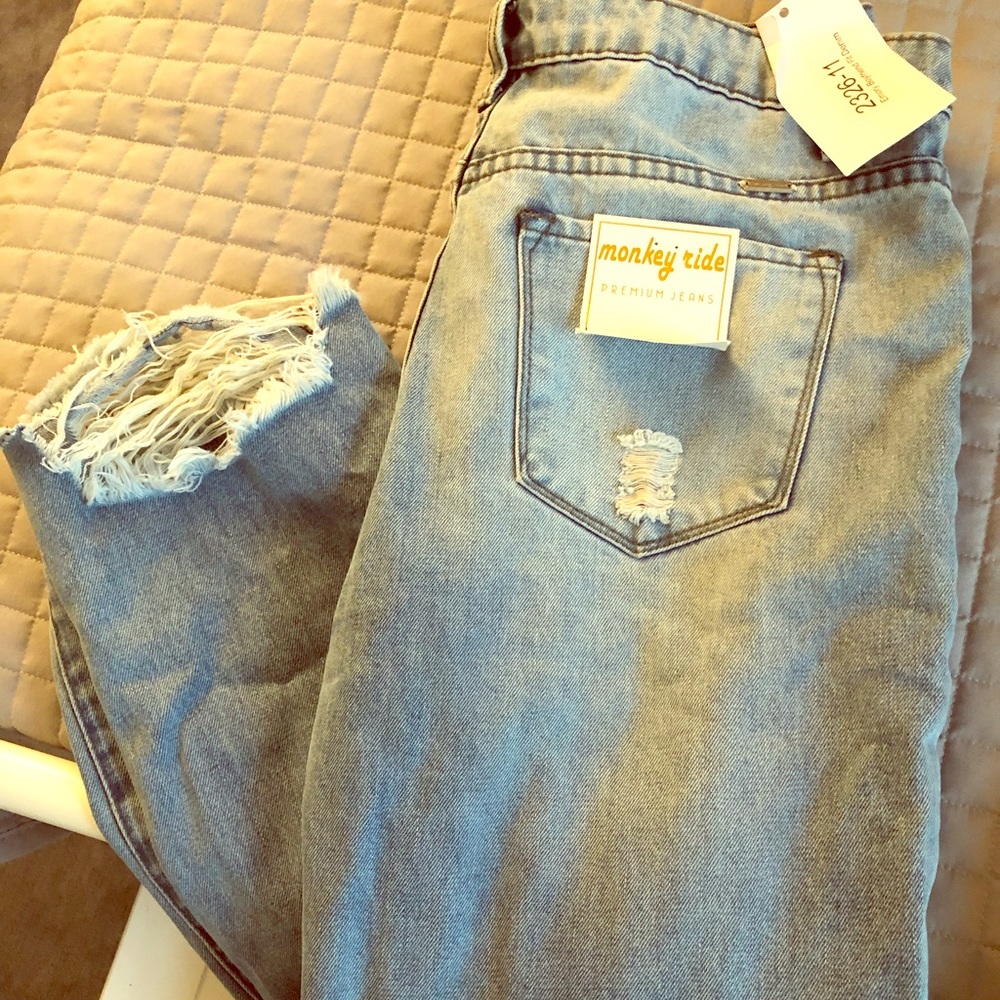 ShopStevie boyfriend style distressed jeans!